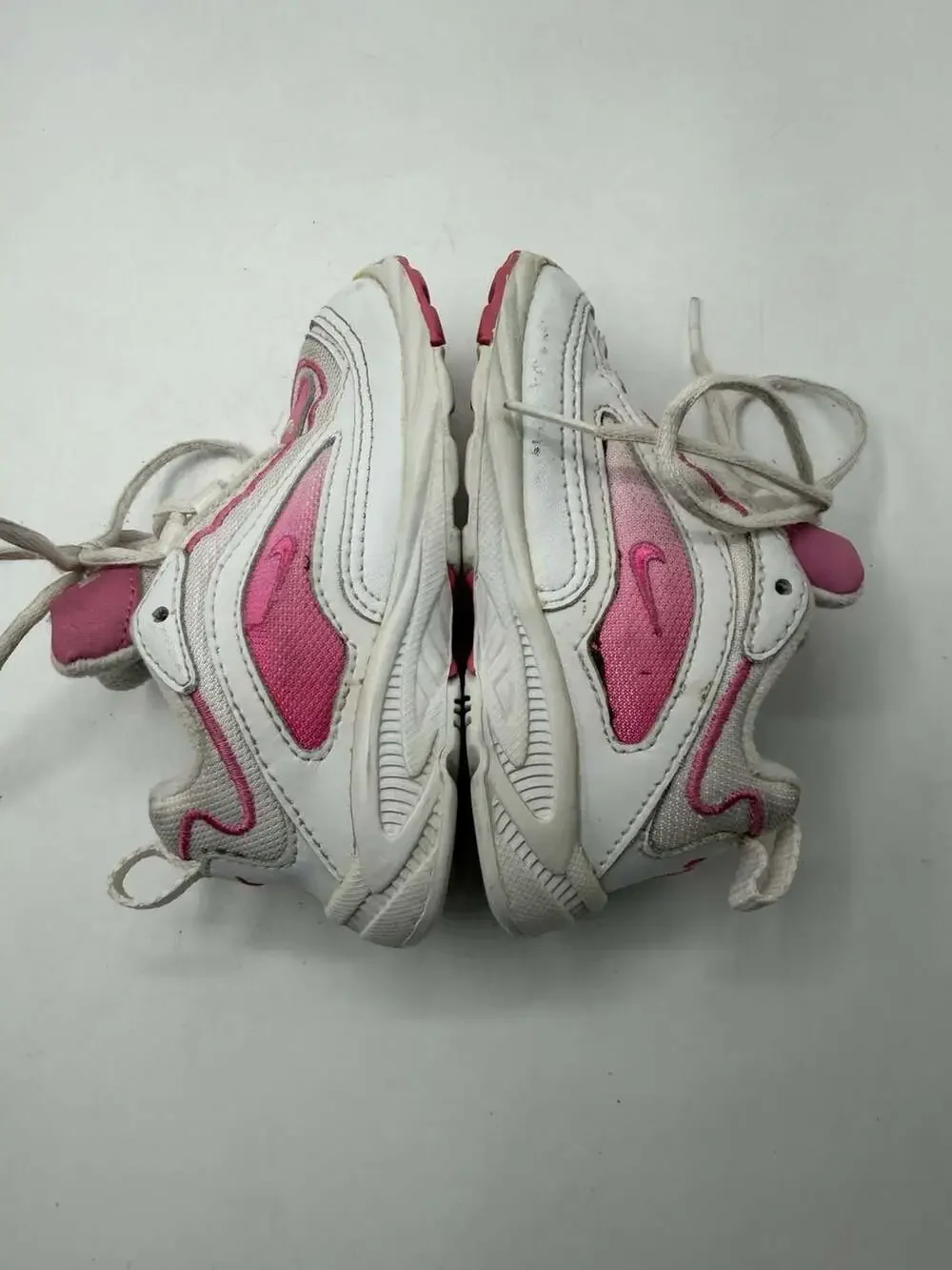 Vintage Nike Toddler Girls White and Pink Lace-Up Athletic Sneakers 6.5c 1999